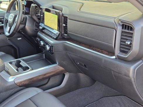 Used 2025 GMC Sierra 2500 SLT w/ SLT Convenience Package AWD/4WD image 28