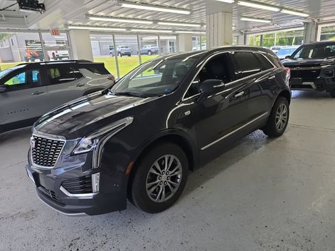 Used 2023 Cadillac XT5 Premium Luxury w/ Technology Package AWD/4WD image 2