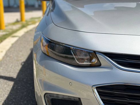 Used 2018 Chevrolet Malibu Hybrid w/ Leather Package FWD image 14