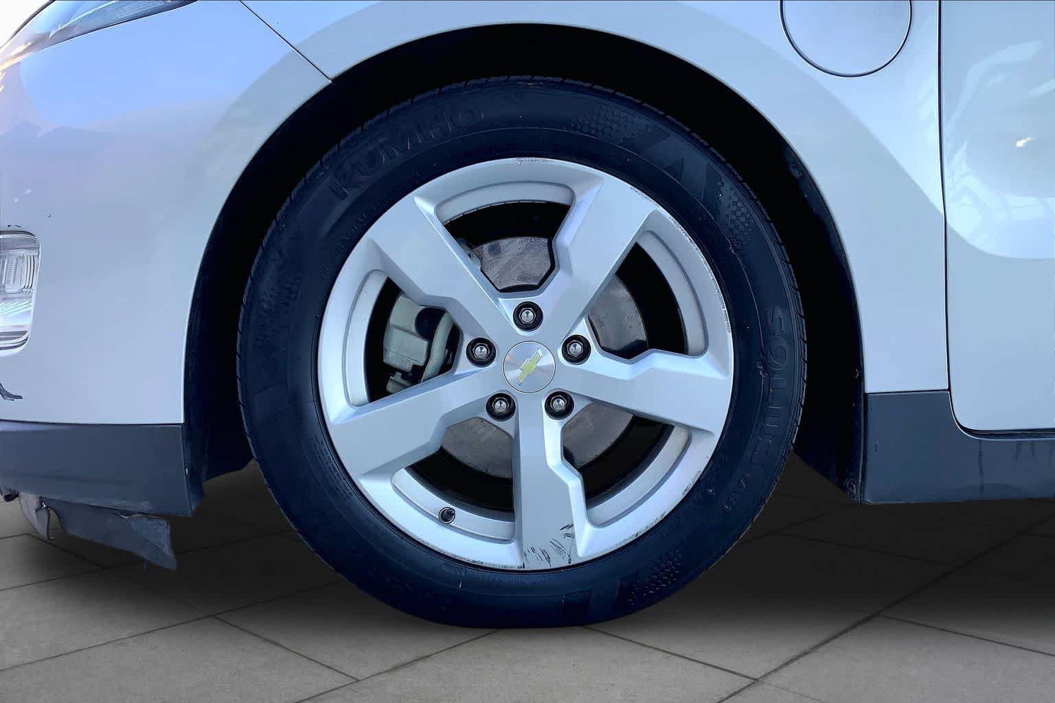 Used 2014 Chevrolet Volt FWD image 10