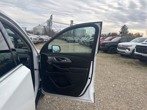 Used 2021 Chevrolet Traverse LT image 28