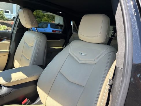 Used 2018 Cadillac XT5 Luxury image 17