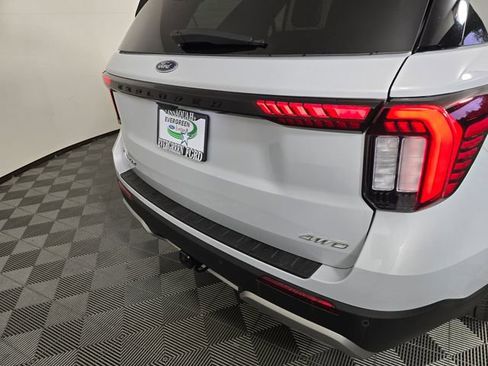 Certified 2025 Ford Explorer Platinum w/ LUX Leather Package image 15