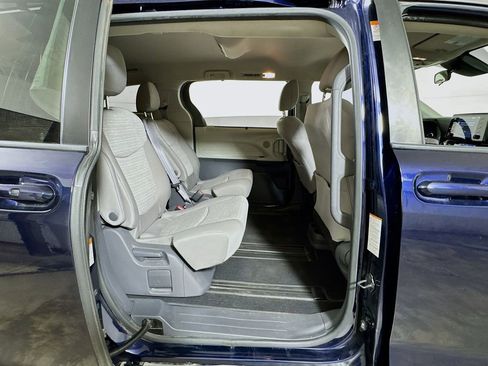 Used 2021 Toyota Sienna LE image 26