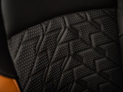 Used 2025 Aston Martin Vanquish Coupe image 33