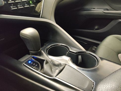 Used 2018 Toyota Camry LE image 26