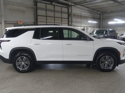 Used 2026 Chevrolet Traverse LT w/ Driver Confidence Package FWD image 8