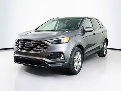 Used 2024 Ford Edge Titanium image 3