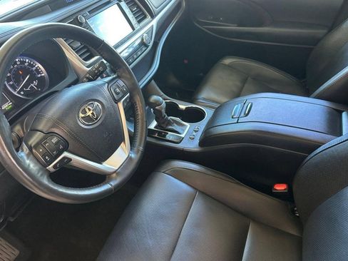 Used 2019 Toyota Highlander Limited Platinum AWD/4WD image 4