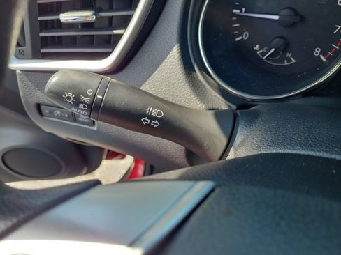 Used 2016 Nissan Rogue SV FWD image 25