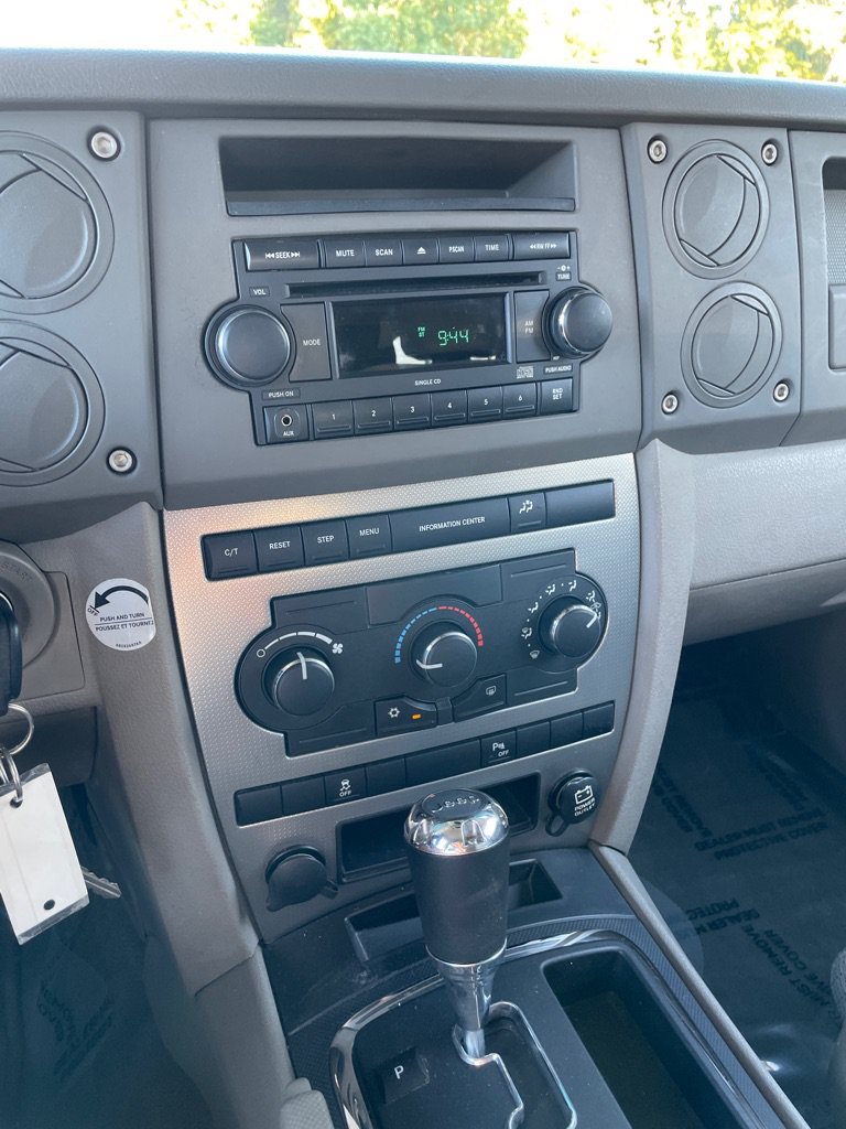 Used 2007 Jeep Commander Sport AWD/4WD image 13