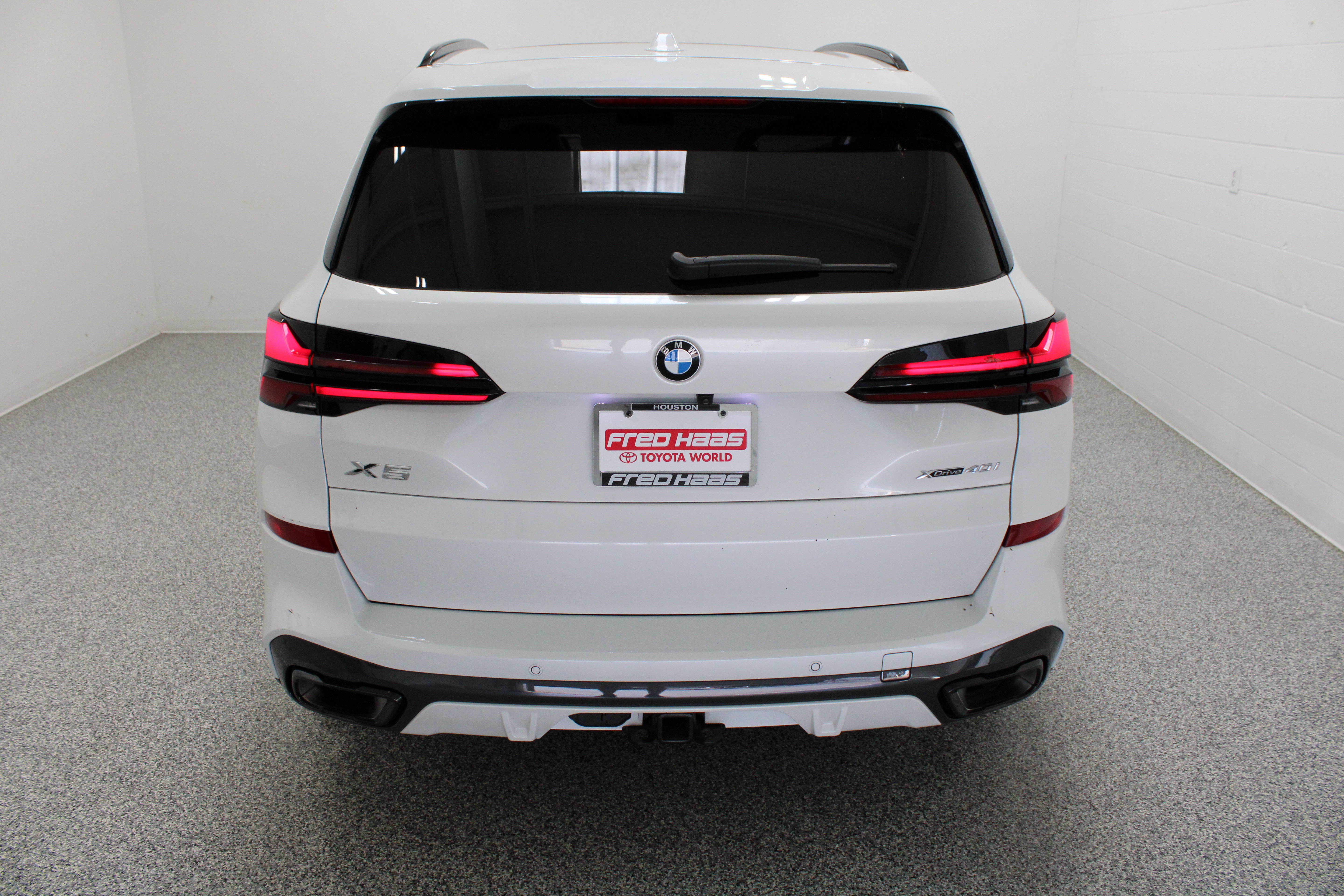 Used 2025 BMW X5 xDrive40i w/ M Sport Package AWD/4WD image 8