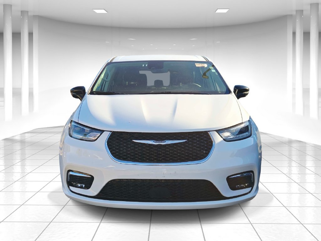 Used 2024 Chrysler Pacifica Touring-L FWD image 8