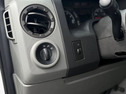 Used 2009 Ford E-350 and Econoline 350 XLT RWD image 23