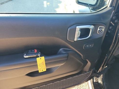 Used 2025 Jeep Wrangler Unlimited Rubicon image 15