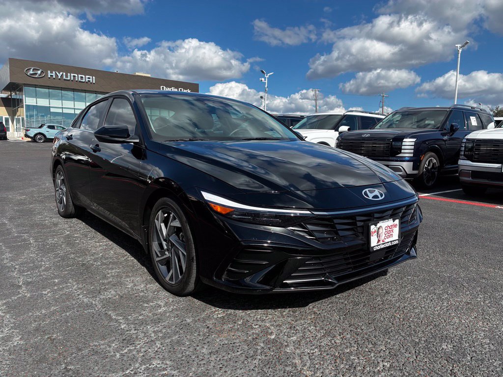 Certified 2025 Hyundai Elantra Limited FWD image 6