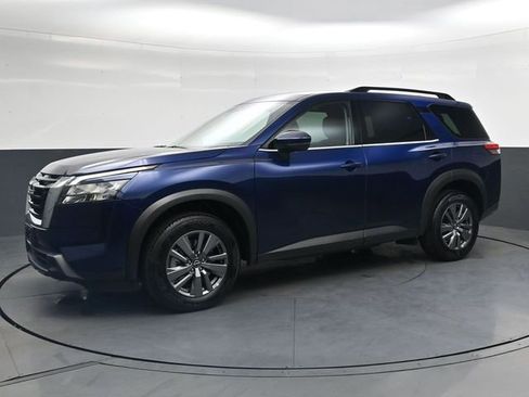Used 2025 Nissan Pathfinder SV FWD image 4
