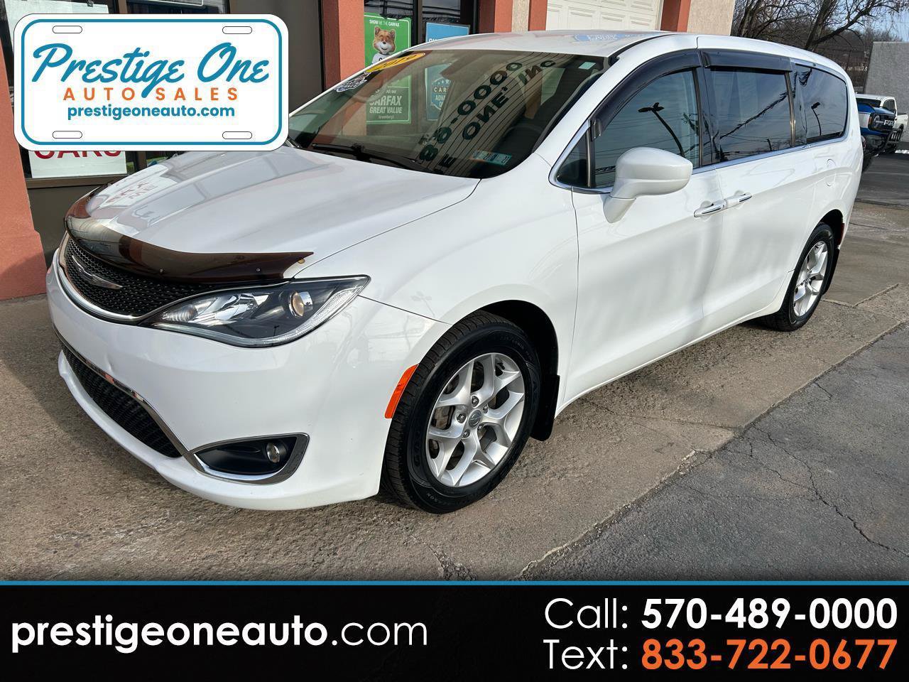 Used 2019 Chrysler Pacifica Touring Plus w/ Tire & Wheel Group FWD image 1