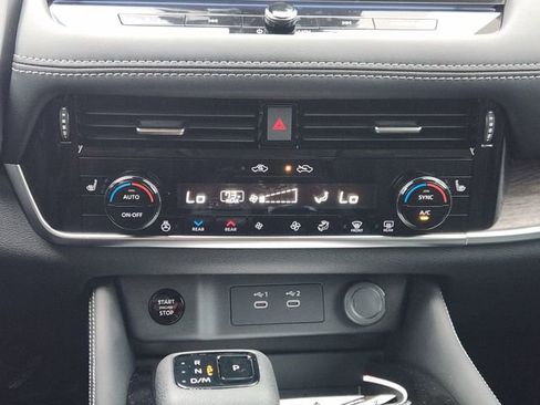 Used 2026 Nissan Rogue Platinum w/ Platinum Premium Package image 17