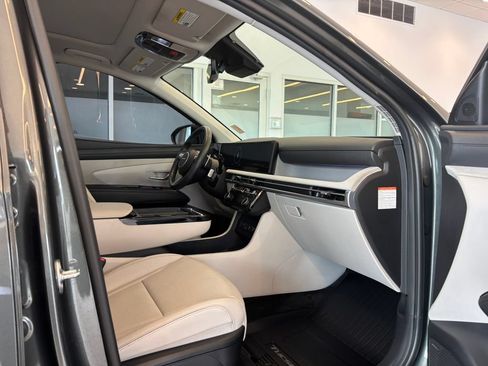 Used 2025 Hyundai Tucson Limited AWD/4WD image 24