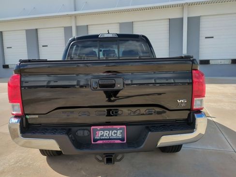Used 2016 Toyota Tacoma SR5 w/ Towing Package image 7