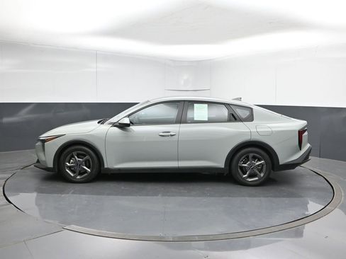 Used 2025 Kia K4 LXS FWD image 2
