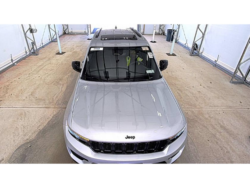 Used 2023 Jeep Grand Cherokee Altitude AWD/4WD image 2