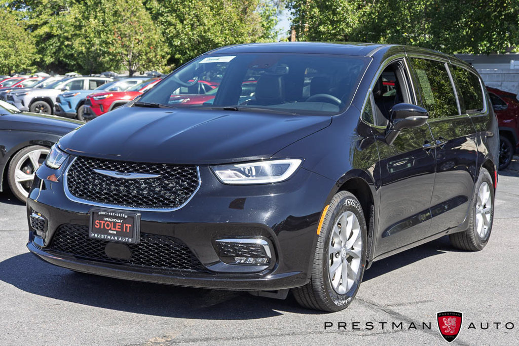 Used 2026 Chrysler Pacifica Limited FWD image 16