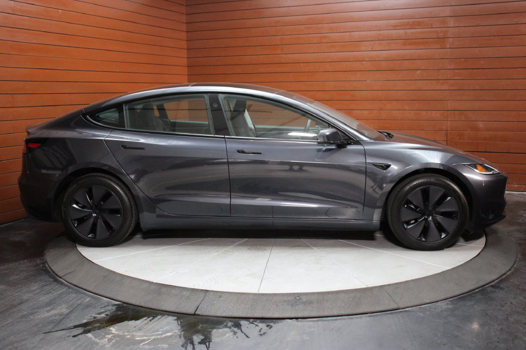 Used 2023 Tesla Model Y Long Range AWD/4WD image 38
