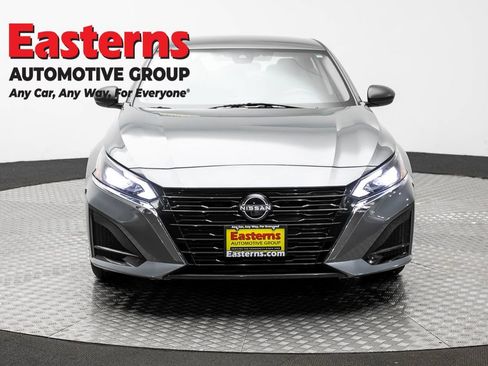 Used 2025 Nissan Altima 2.5 SV FWD image 2