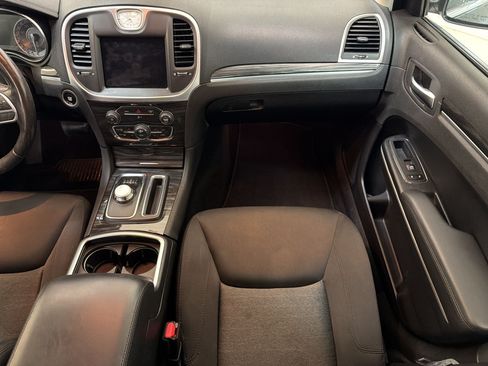 Used 2020 Chrysler 300 Touring RWD image 27