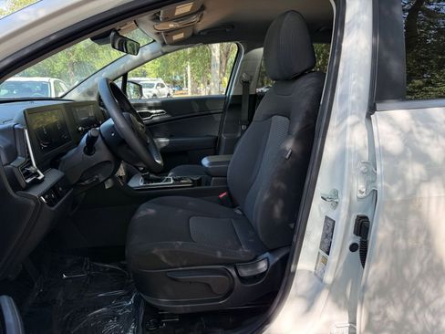 Used 2025 Kia Sportage LX FWD image 34