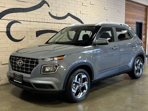 Used 2022 Hyundai Venue SEL w/ Cargo Package FWD image 9