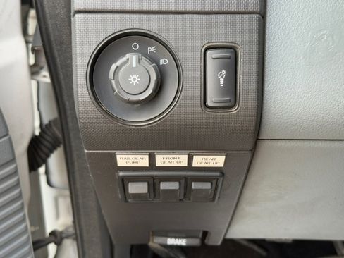 Used 2015 Ford F350 XLT w/ Snow Plow Prep Package image 28