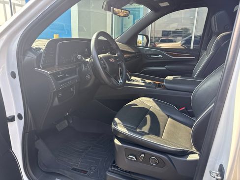 Used 2023 Cadillac Escalade Premium Luxury AWD/4WD image 23