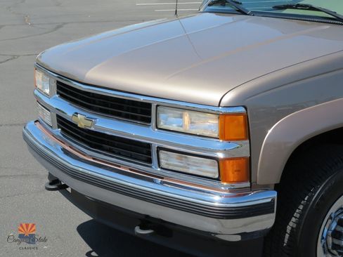 Used 1996 Chevrolet Suburban 2500 AWD/4WD image 35