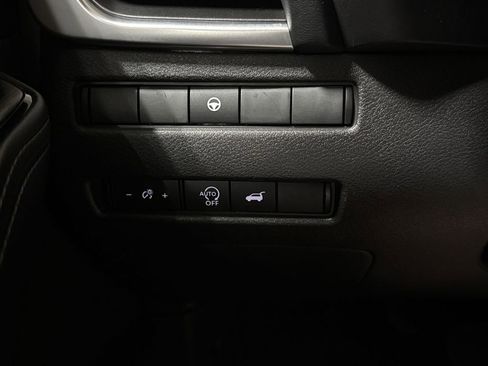 Used 2024 Nissan Rogue SV image 18