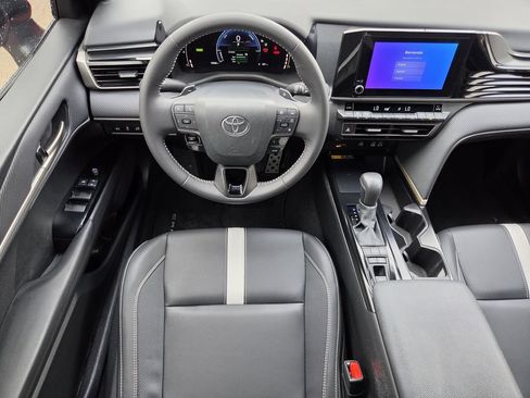Used 2025 Toyota Camry SE w/ Convenience Package FWD image 14