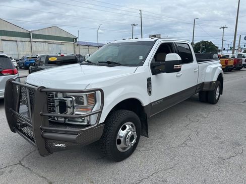 Used 2021 Ford F350 Lariat w/ Lariat Ultimate Package AWD/4WD image 2