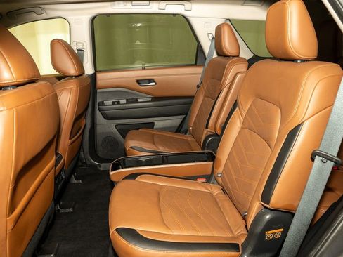 Used 2022 Nissan Pathfinder Platinum w/ Cargo Package image 9