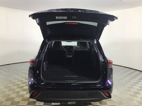 Certified 2021 Toyota Highlander XLE image 21
