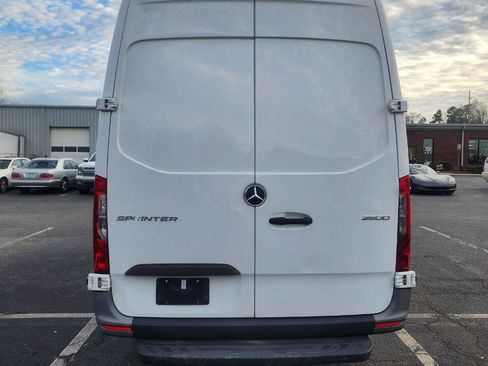 Used 2021 Mercedes-Benz Sprinter 2500 image 5