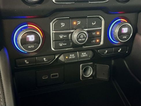 Used 2022 Chevrolet Tahoe Z71 image 17