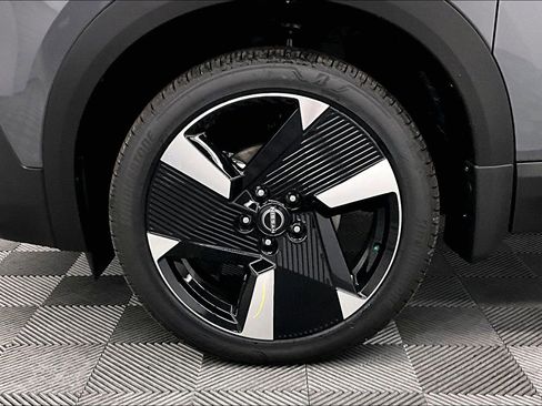 New 2026 Nissan Kicks SR w/ Cold Weather Package FWD image 12
