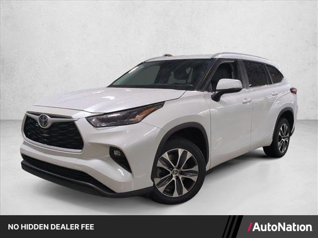 Used 2023 Toyota Highlander XLE FWD image 1