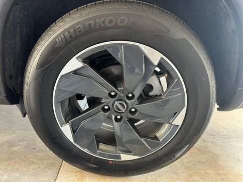 Used 2025 Nissan Rogue SV AWD/4WD image 32