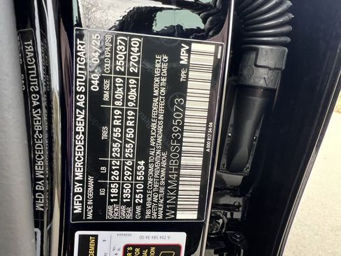 Used 2025 Mercedes-Benz GLC 300 4MATIC image 37