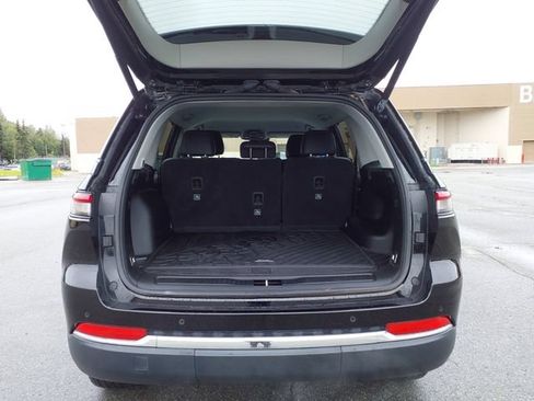 Used 2023 Jeep Grand Cherokee Limited w/ Luxury Tech Group II AWD/4WD image 23