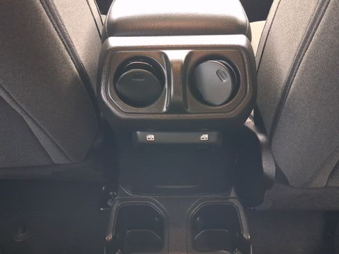 Used 2025 Jeep Wrangler Unlimited Sport AWD/4WD image 23
