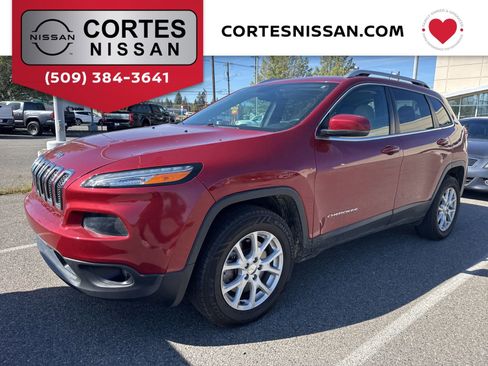Used 2017 Jeep Cherokee Latitude w/ Comfort/Convenience Group AWD/4WD image 1